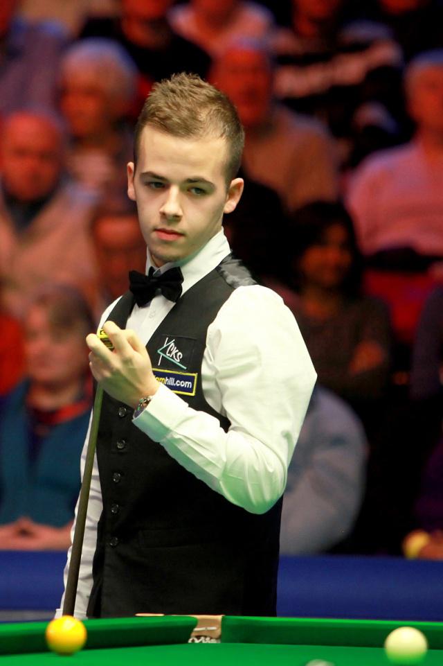 女足捧得冠 女足捧得冠