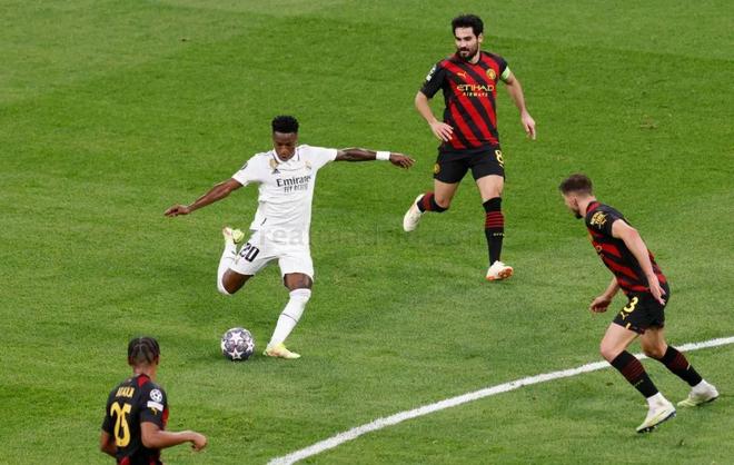 球的浪潮中 球的浪潮中