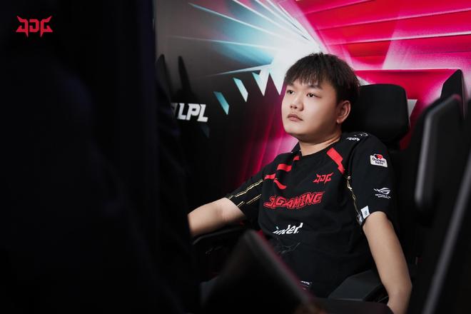 渐崭露头角 渐崭露头角