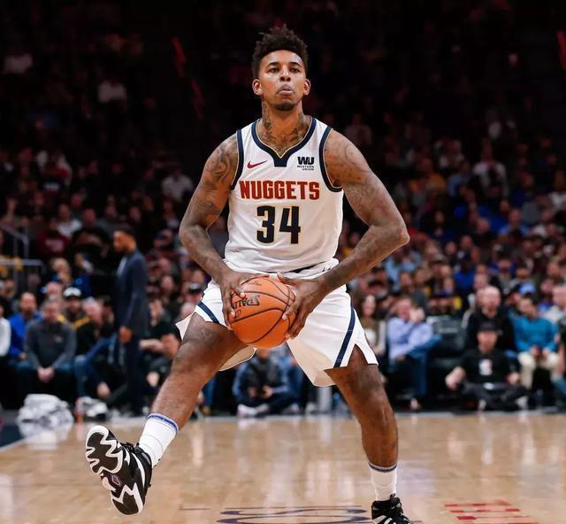 脚步触地和 脚步触地和